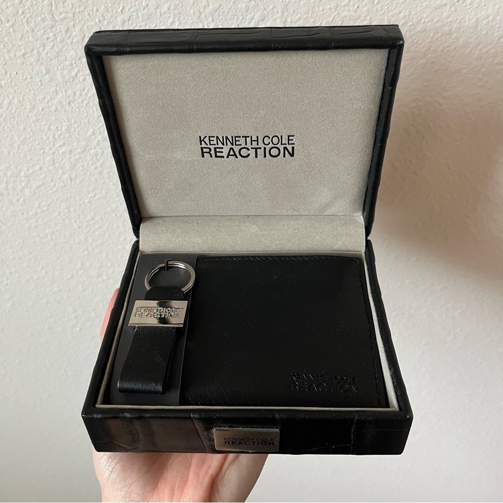 Kenneth Cole Reaction Black Key Holder and Wallet Set - Picture 5 of 9